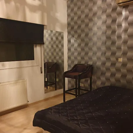 Beautiful Spacious House With Swimming Pool Villa