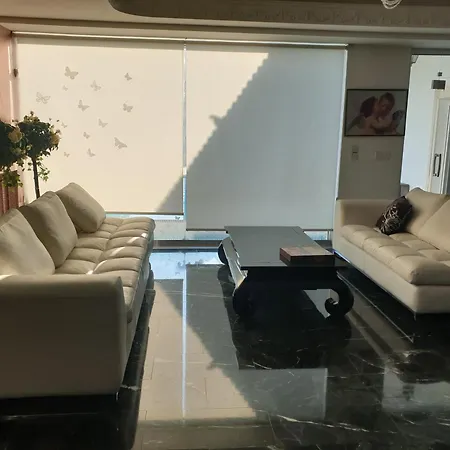 Beautiful Spacious House With Swimming Pool Villa